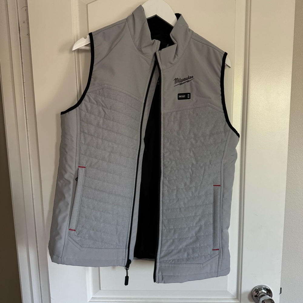 Milwaukee Tool ⚡️Gray Women's Heated Vest - Size Medium